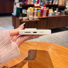 Funda para móvil con diseño de muñeco de nieve y cóctel. Compatible con teléfonos ,  17,  16 Pro Max,  15 Pro Max,  13 y  12. Fabricada en TPU, ofrece protección contra golpes y caídas. Un regalo ideal para familiares, amigos, seres queridos, parejas y para Navidad. - Blanco - Ver 4