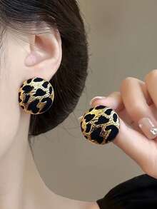 1 Pair Retro Elegant Chic High-End Black & Gold Leopard Print Geometric Minimalist Design Earrings, Suitable For Women's Daily, Commute, And Party Wear