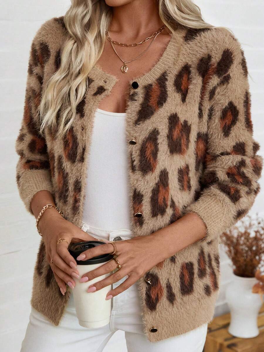 2025 秋冬新款毛绒豹纹开衫针织毛衣返校外出服装秋冬休闲街头纽扣外套