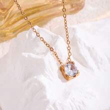 Women's Necklace In 18k Stainless Steel, With A Unique And Minimalist Design, A Super Bright Cubic Zirconia Pendant, And A Titanium Steel Chain Resistant To Discoloration. - 金色 - 查看 6