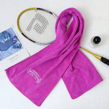 This Is A Sports Towel Made Of Microfiber Material, Available In Three Colors: Blue, Gray, And Purple.