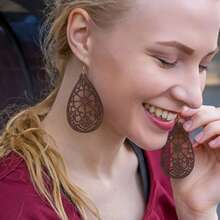 4 对/套复古雕刻花卉图案吊坠耳环，优雅复古风格木制珠宝，精致的女性礼物