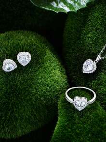 FOREVER QUEEN 一套925纯银时尚经典简约心形6毫米闪亮钻石戒指项链耳环三件套首饰套装，新娘礼物