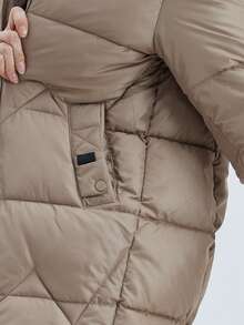 女士长款纯色外套，冬季保暖，修身款式，带人造毛皮帽 - 駝色 - 查看 7