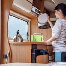 TRTY 4根可调节房车冰箱拉杆，多功能伸缩杆，防滑可伸缩调节，橱柜拉杆，冰箱拉杆，拉杆，橱柜杆，窗帘杆，伸缩杆（黑色），适用于冰箱、厨房、书架、鞋架、橱柜、窗帘、浴室等，也是理想的节日礼物。