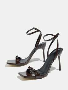 女士高跟鞋，时尚百搭，适合春夏派对、聚会、户外活动、优雅宴会等场合。方头设计，闪亮蝴蝶装饰，可调节踝带，柔软镜面材质，性感优雅，奢华咖啡棕色，适合搭配连衣裙、正装、舞厅舞蹈等。