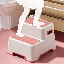 两级台阶凳，塑料防滑表面踏凳，便携式浴室梯，耐用多功能脚凳，儿童脚凳，婴儿马桶凳，洗手池踏凳，儿童脚踏，小凳子，站立凳，增高凳，可站立或坐下，防滑设计，带防滑垫，牢牢抓住地面不会滑动 - 彩色 - 查看 6