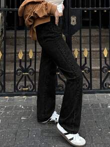 Quần jeans nữ dáng suông màu xanh nhạt, có túi, chất liệu không co giãn, phù hợp mặc hàng ngày. - màu đen - Xem 4