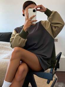 Livesso 女士撞色圆领落肩长袖口袋装饰宽松休闲百搭T恤，秋冬款 - 灰色 - 查看 4