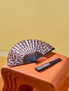 优雅豹纹折叠扇，黑色扇框，适合迪斯科派对、海滩舞会、户外婚礼、旅行和日常佩戴。轻巧便携，适用于各种场合和庆典，是理想的家居装饰品和最佳生日礼物。 - 彩色 - 查看 4