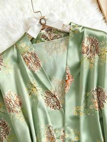 5 piezas Conjunto de lencería sexy para mujer Nuevo Lanzamiento: Bata de satén de manga larga y top de camisola de encaje con copa triangular y pantis semitransparentes de corte triangular sólido y pantalón corto estilo boxer con estampado y cinturón de satén Conjunto de pijama de ajuste relajado y cómodo