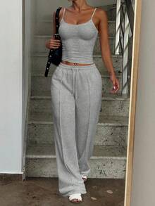 Bộ đồ thể thao tối giản màu trơn gồm áo tank top và quần jogger cạp chun, thích hợp cho mùa hè. - Màu Xám nhạt - Xem 10