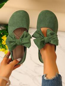 Women's Black Suede Mary Janes With Bow - Perfect For Work & Beyond! Featuring Smooth Suede And A Refined Bow, These Flats Bring Elegance To Your Workwear. The Flat Heel Provides Comfort For Long Office Hours, And They Also Work For After - Work Plans. Great For US Professional Women Seeking Stylish Yet Practical Footwear. - 綠色 - 查看 1