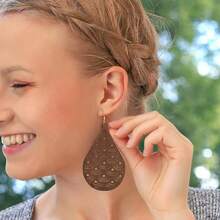 4 对/套复古雕刻花卉图案吊坠耳环，优雅复古风格木制珠宝，精致的女性礼物