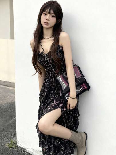 ディジーフローラル ミディスリップドレス、ロマンチックシックスタイル、プリーツバスト、サイドスリットデザイン、デイリーウェアとデートに適しています ブラック