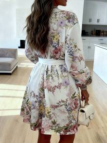 New Women's Casual Vacation Flower Print V-Neck Long-Sleeved Short Women's Dress