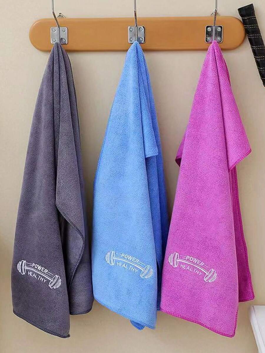 This Is A Sports Towel Made Of Microfiber Material, Available In Three Colors: Blue, Gray, And Purple.