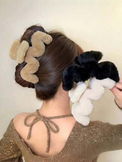 1pc Casual Versatile Solid Color Plush Hair Claw Clip, Autumn/Winter Winter Hair Accessories Plush Hair Clip Fashion Claw Clip Casual Clutch