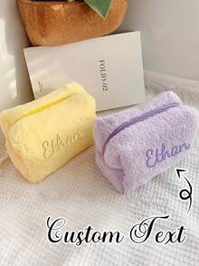 个性化姓名化妆包 - 毛绒化妆品收纳袋，拉链封口，大容量化妆盒，柔软蓬松，适合女性、新娘、母亲 - 生日/婚礼/母亲节礼物 - 柔和的粉彩色调（黄色、粉色、薰衣草色） - 耐用涤纶材质，个性化化妆包，旅行化妆品收纳包，休闲风格，趣味设计，高品质，触感柔软 - 彩色 - 查看 4