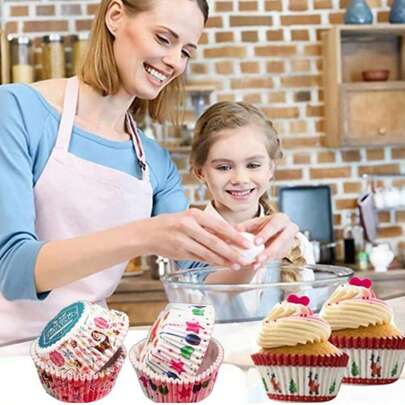 Random Color Christmas Cake Paper Cups, Various Graphic Printed Cake Paper Cups, Baking Tools, Christmas Oil-Proof Cake Paper Trays (Too Many Patterns May Not Be Fully Displayed In The Pictures)