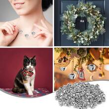Sinos de metal coloridos feitos à mão, de 1,5 cm, ideais para decoração de Natal, confecção de joias e artesanato - Decoração clássica para casa, decoração de festas de fim de ano, decoração de Natal para o quarto, decoração de Natal de inverno, presentes de Natal para casa.