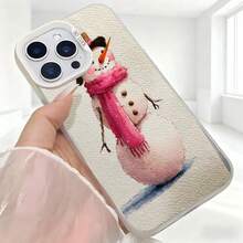 Cubierta de telefono con diseño de muñeco de nieve color gris claro con bufanda rosa para iPhone 14 Pro Max estilo invernal para uso diario en cafeterías y ocasiones casuales - Blanco - Ver 5