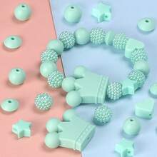 40/42件/套硅胶珠饰品制作套装，DIY串珠工艺配件，包含皇冠/心形/星星/玫瑰花等时尚装饰珠，非常适合制作串珠笔/项链/手链/钥匙扣/证件挂绳，适合女性、男性、手工艺者、学生、上班族、礼品购买者。 - 皇冠玫瑰花混合套裝 - 查看 4