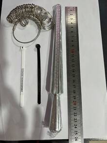 KLONKEE 27 piezas Juego de herramientas para medir el anillo, Varilla medidora de anillos, Herramientas de medición de anillos de acero de alta calidad, Tallas de anillo EE. UU. 0-13, 2 varillas reutilizables para medir el dedo (Tallas de anillo EE. UU. 1-17), Con lupa - Multicolor - Ver 3