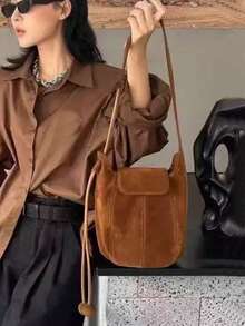 韩版哑光南瓜水桶包，通勤、外出、日常使用皆宜，小众女士斜挎单肩腋下水桶包 - 棕色 - 查看 2