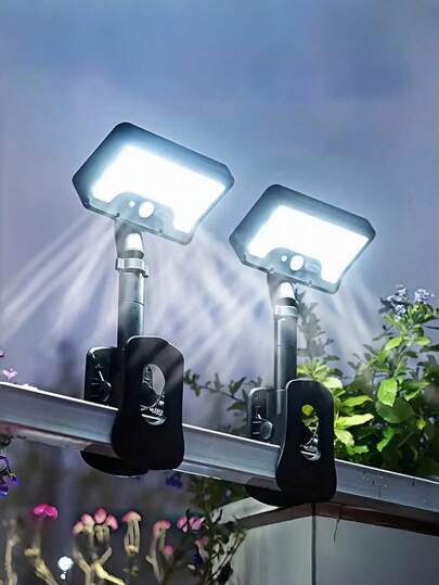 2025年新款上市，户外太阳能灯，方便超亮夹式太阳能灯，适用于户外露营、室内应急照明、庭院、围栏、花园、车间维护等多种场景。