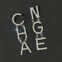 1 对银色水钻装饰夸张女王字母吊坠耳环，奢华珠宝礼物，适合女性派对