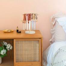 حامل شريط الرأس المنظم المعدني ذو الطبقة الواحدة/الطبقتين/الثلاث طبقات، حامل عرض شريط الرأس، منظم تخزين شريط الرأس وحبال الشعر والإكسسوارات والأساور والأساور للبنات والنساء لديكور غرفة النوم والسكن الجامعي