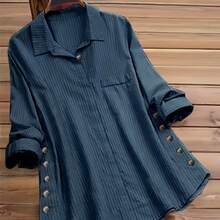 女士长袖翻领衬衫，常规版型，涤纶面料，纽扣细节，侧边口袋
