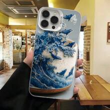 Cubierta de telefono con diseño de olas azules y ballenas estampadas en tonos blancos y azules para iPhone 14 Pro Max estilo artístico elegante ideal para uso diario en cafeterías y salones - Negro - Ver 3