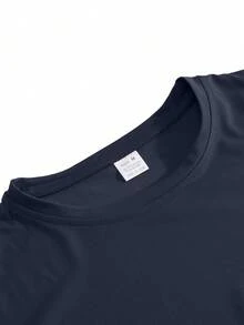 Bộ 2 món gồm áo thun nam màu xanh navy dáng rộng và quần short kaki, kiểu dáng thể thao thường ngày, trang phục thoải mái phù hợp cho bãi biển, kỳ nghỉ và du lịch. - Màu xanh hải quân - Xem 5