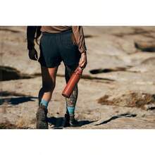 GSYY Thrive Chug Ind Stains Steel Water Bottle Sierra Red 32oz - Black and White - View 7