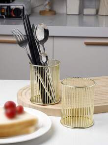 Nordischer Stil Goldener Stifthalter und Make-up Pinsel Organizer - tragbarer multifunktionaler Schreibtisch Aufbewahrung, kann Kosmetik und Büromaterial aufnehmen, elegantes Design, strapazierfähiges Material, kompakt & tragbar | ideal für Schreibtisch Dekoration Zuhause, Studierzimmer Organisation, auch ein tolles Geburtstagsgeschenk für Frauen und Teenager | minimalistisches Aussehen, wasserfeste Oberfläche, leicht zu reinigen, geeignet für Schlafzimmer, Büro oder Reisen, Raumdekoration - Verschiedenfarbig - Übersicht 3