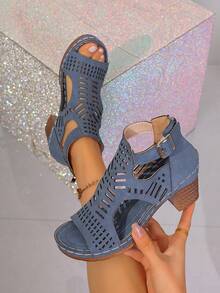 Giày sandal cao gót hở mũi nữ mùa Xuân/Hè 2026, thiết kế lỗ thoáng khí, khóa đơn, khoét hông, gót chunky thoải mái, phù hợp cho mặc hàng ngày, ngoài trời, công sở, đi học, kiểu dáng thời trang đa năng, sandal cao gót màu xanh dương, gót đế xuồng - Màu xanh lam - Xem 7