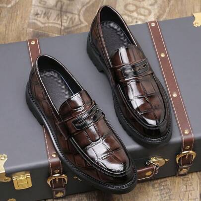 2026 Autumn/Winter New Men's British Style Crocodile Pattern Thick-Soled Loafers, Business Casual, Metal Buckle, Leather Shoes, Lazy Shoes, Men's Shoes, Brown Shiny Surface