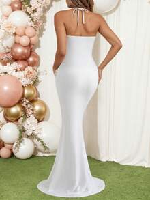 Vestido largo de sirena sin tirantes en color blanco para mujeres embarazadas, de tela de punto elástica con decoración floral 3D en la falda, adecuado para fiestas de maternidad, sesiones de fotos y ocasiones formales - Blanco - Ver 3