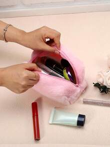 个性化姓名化妆包 - 毛绒化妆品收纳袋，拉链封口，大容量化妆盒，柔软蓬松，适合女性、新娘、母亲 - 生日/婚礼/母亲节礼物 - 柔和的粉彩色调（黄色、粉色、薰衣草色） - 耐用涤纶材质，个性化化妆包，旅行化妆品收纳包，休闲风格，趣味设计，高品质，触感柔软 - 彩色 - 查看 5