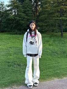 Unisex Vintage Floral Gray Sweatshirt with Anime Print -  Streetwear for Casual Outings - Gris - Ver 1