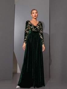 Mgiacy, A Luxurious, Shimmering Mid-Rise, Gathered-Waist, Long-Sleeved, Velvet, Flared Maxi Dress - Dark Green - View 4