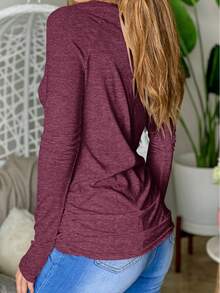 Women's Long Sleeve Ruched Casual Top - Soft Stretchy | Crew Neck, Long Sleeve, Side Ruched Detail, Comfort Fabric, Slim-Fit Silhouette - New Year Daily & Athletic Outings, Fall Winter Versatile Wear - 酒紅色 - 查看 5