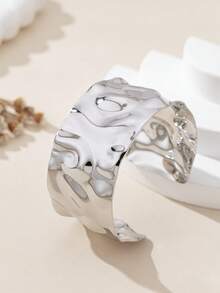 女士时尚宽手镯，波西米亚风格，简约流畅，优雅饰品，适合日常佩戴和度假。