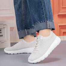 男士新款轻便透气网面运动鞋，米色时尚休闲鞋，舒适大码男士乐福鞋