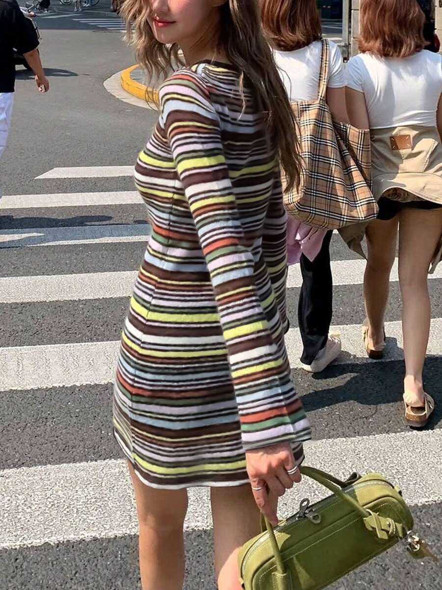 新款时尚优雅条纹休闲撞色滚边圆领长袖短款连衣裙，适合日常穿着、夜间外出、度假、派对、早午餐等场合。 - 彩色 - 查看 1