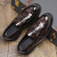 2026 Autumn/Winter New Men's British Style Crocodile Pattern Thick-Soled Loafers, Business Casual, Metal Buckle, Leather Shoes, Lazy Shoes, Men's Shoes, Brown Shiny Surface - Brown - View 2