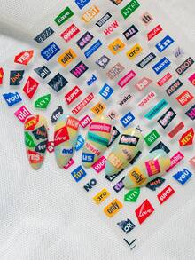 Ein retro-amerikanischer Nagel-Aufkleber mit erhabener Textur, Y2K-Collagen-Stil, mit bunten Textfragmenten, alltäglicher Umgangssprache, Internet-Schlagwörtern und anderen Elementen, geeignet für persönliches DIY und die Erstellung eines retro-Subkultur-Nagellook - Verschiedenfarbig - Übersicht 5