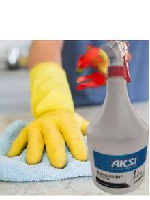 Atomizador de 1 litro diseñado para aplicar líquidos de forma uniforme y práctica. Su boquilla ajustable permite elegir entre rociado amplio o chorro directo según la necesidad. Cuenta con un cuerpo resistente, fácil de llenar y cómodo de usar gracias a su diseño ligero. Ideal para jardinería, limpieza del hogar, talleres y actividades de mantenimiento. Su tamaño es adecuado para trabajos continuos sin ser estorboso. - Blanco - Ver 1